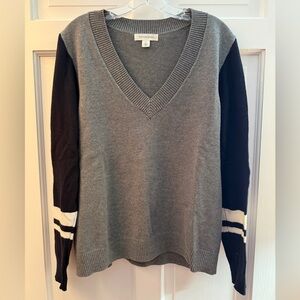 Treasure & Bond Women's Grey V-Neck Sweater w/ Navy/White Stripe Sleeves size XL